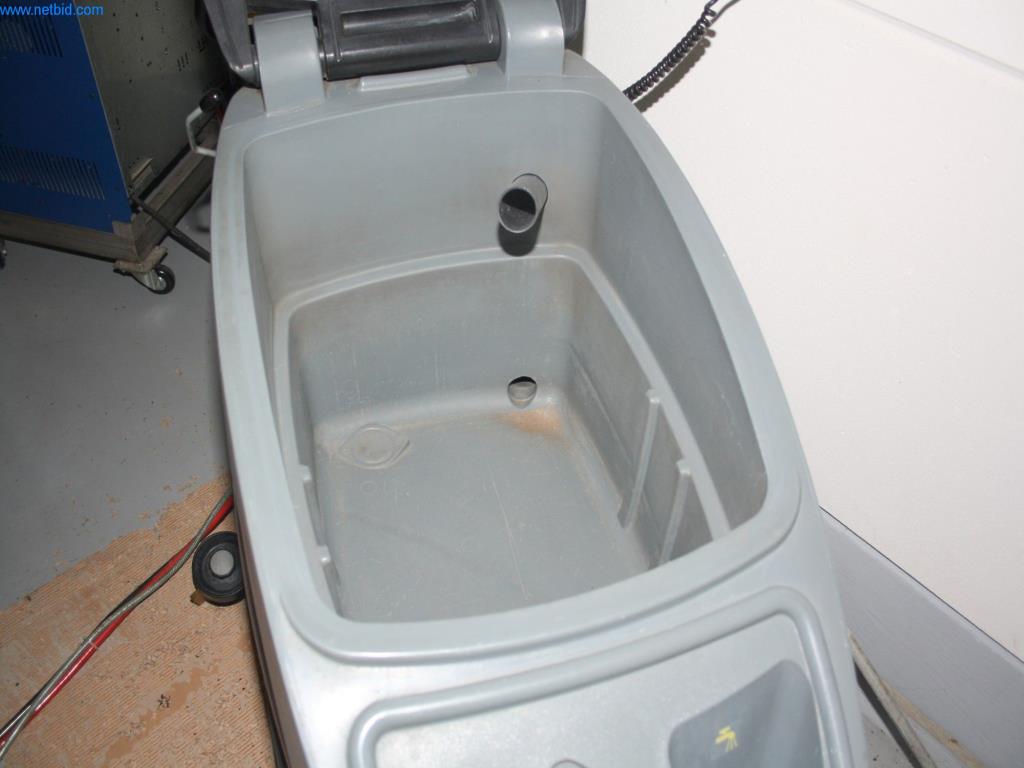 Devices for air conditioning, heating and cooling, workshop and storage facilities-6