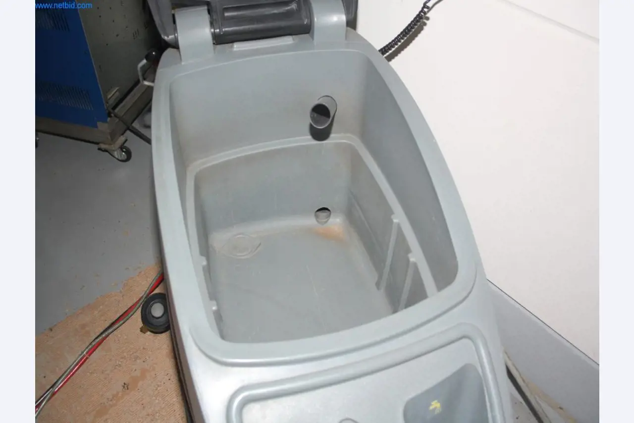 Devices for air conditioning, heating and cooling, workshop and storage facilities-6