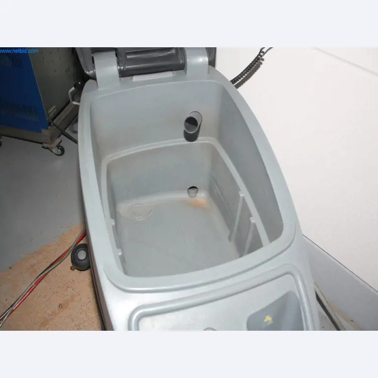 Devices for air conditioning, heating and cooling, workshop and storage facilities-6