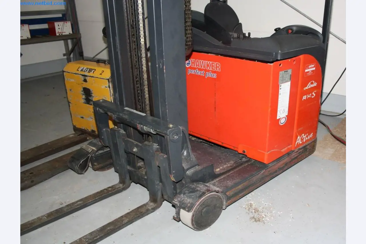 Devices for air conditioning, heating and cooling, workshop and storage facilities-3