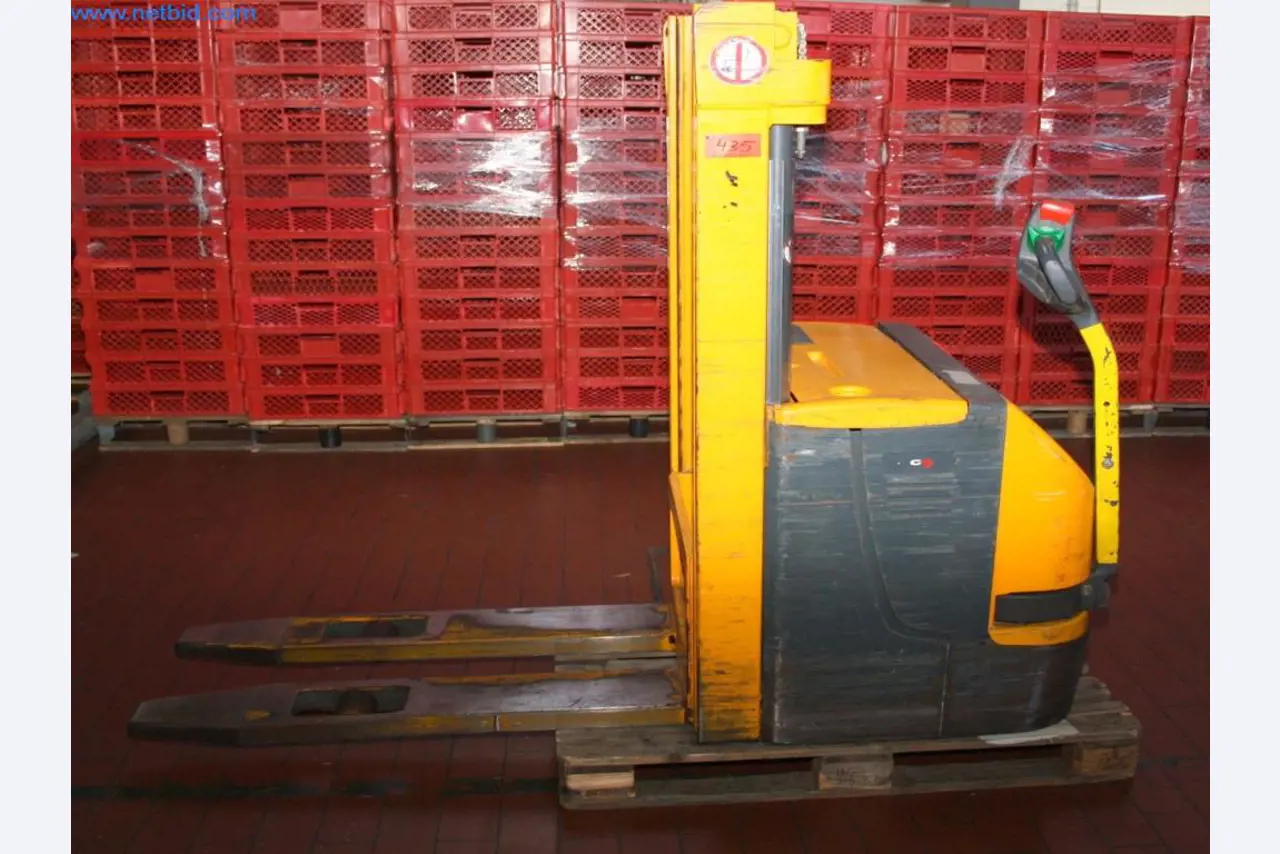 Devices for air conditioning, heating and cooling, workshop and storage facilities-1