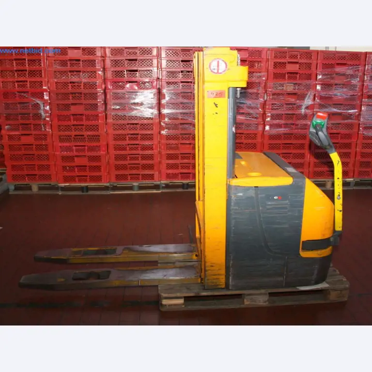 Devices for air conditioning, heating and cooling, workshop and storage facilities-1