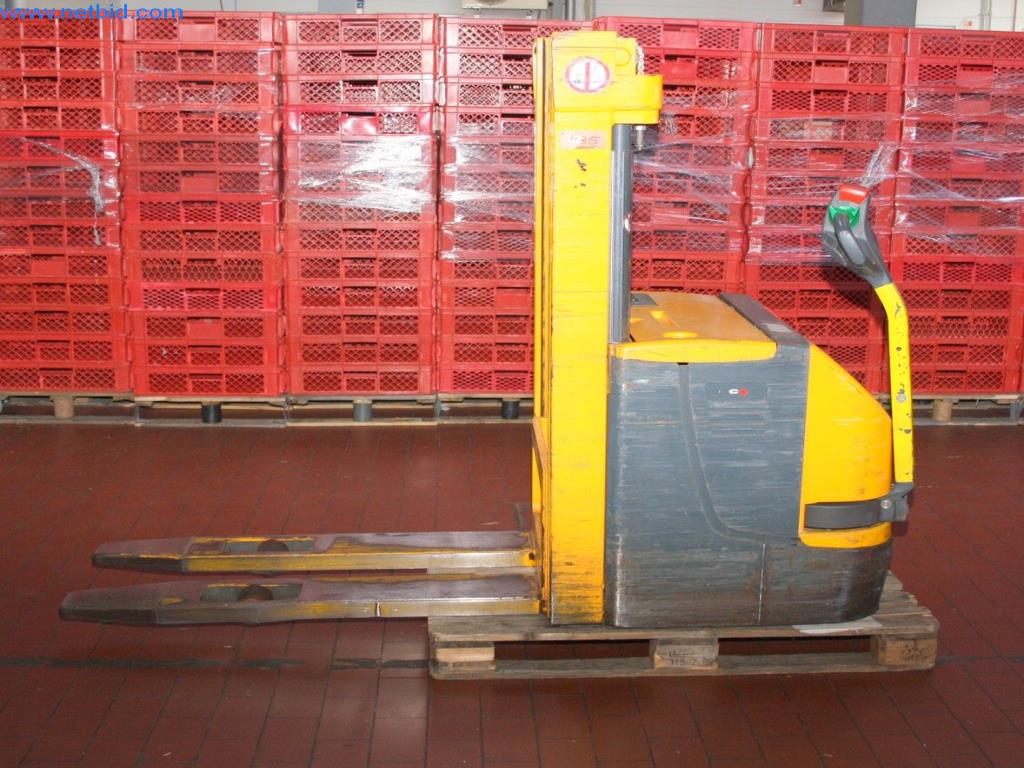 Devices for air conditioning, heating and cooling, workshop and storage facilities-2