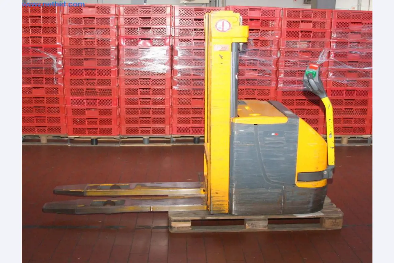 Devices for air conditioning, heating and cooling, workshop and storage facilities-2