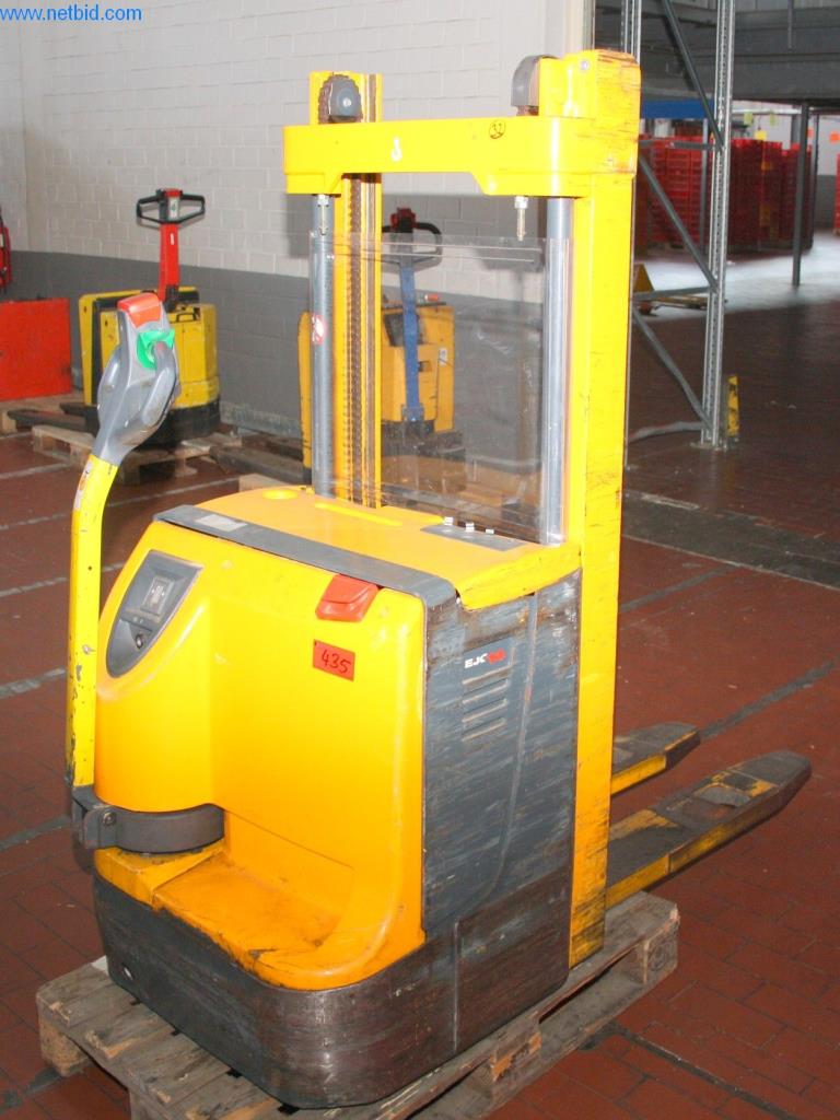 Devices for air conditioning, heating and cooling, workshop and storage facilities-3