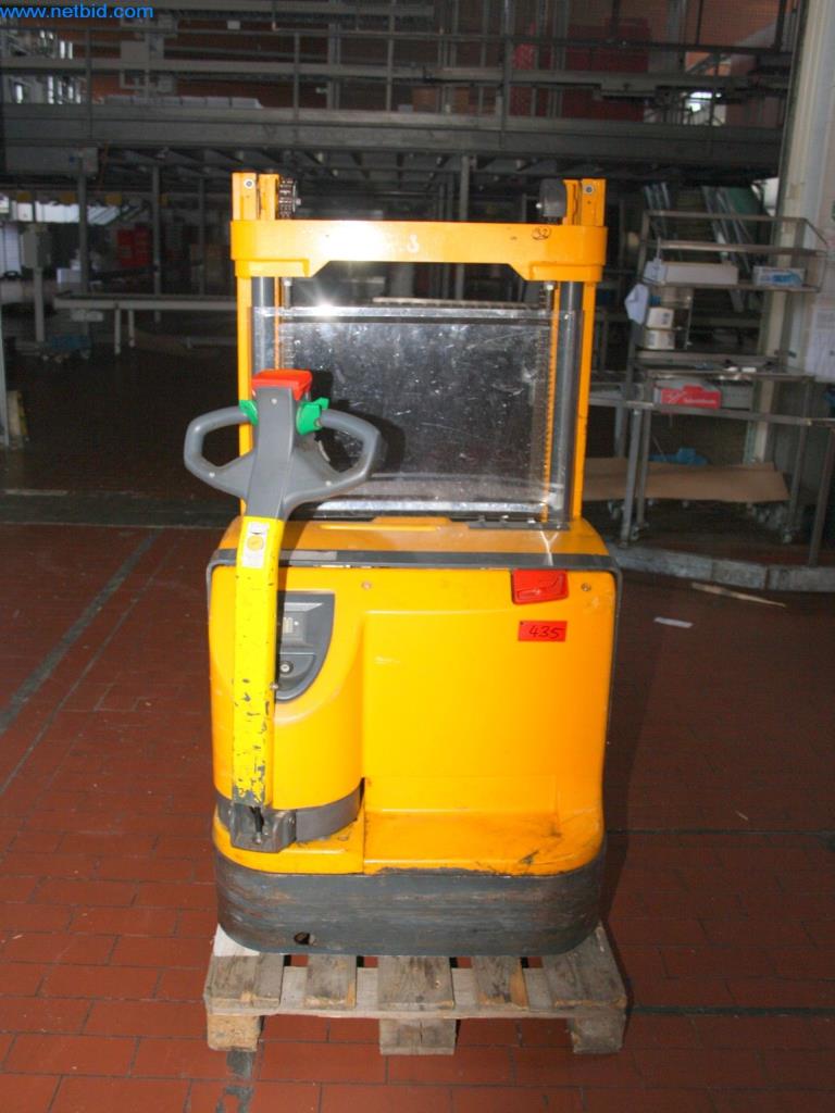 Devices for air conditioning, heating and cooling, workshop and storage facilities-4