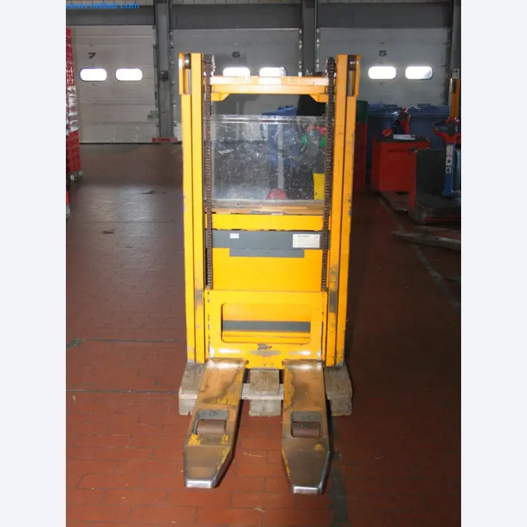 Devices for air conditioning, heating and cooling, workshop and storage facilities-5