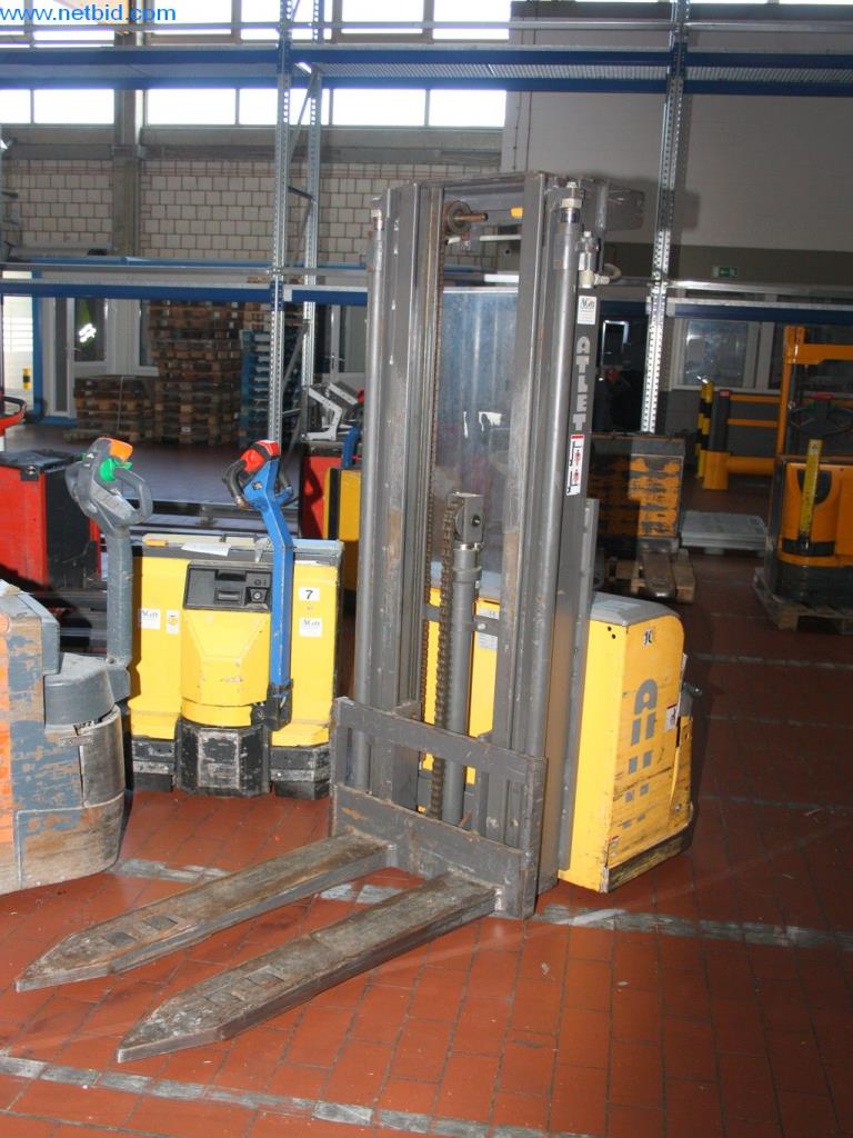 Devices for air conditioning, heating and cooling, workshop and storage facilities-1