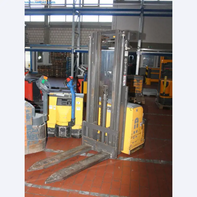 Devices for air conditioning, heating and cooling, workshop and storage facilities-1