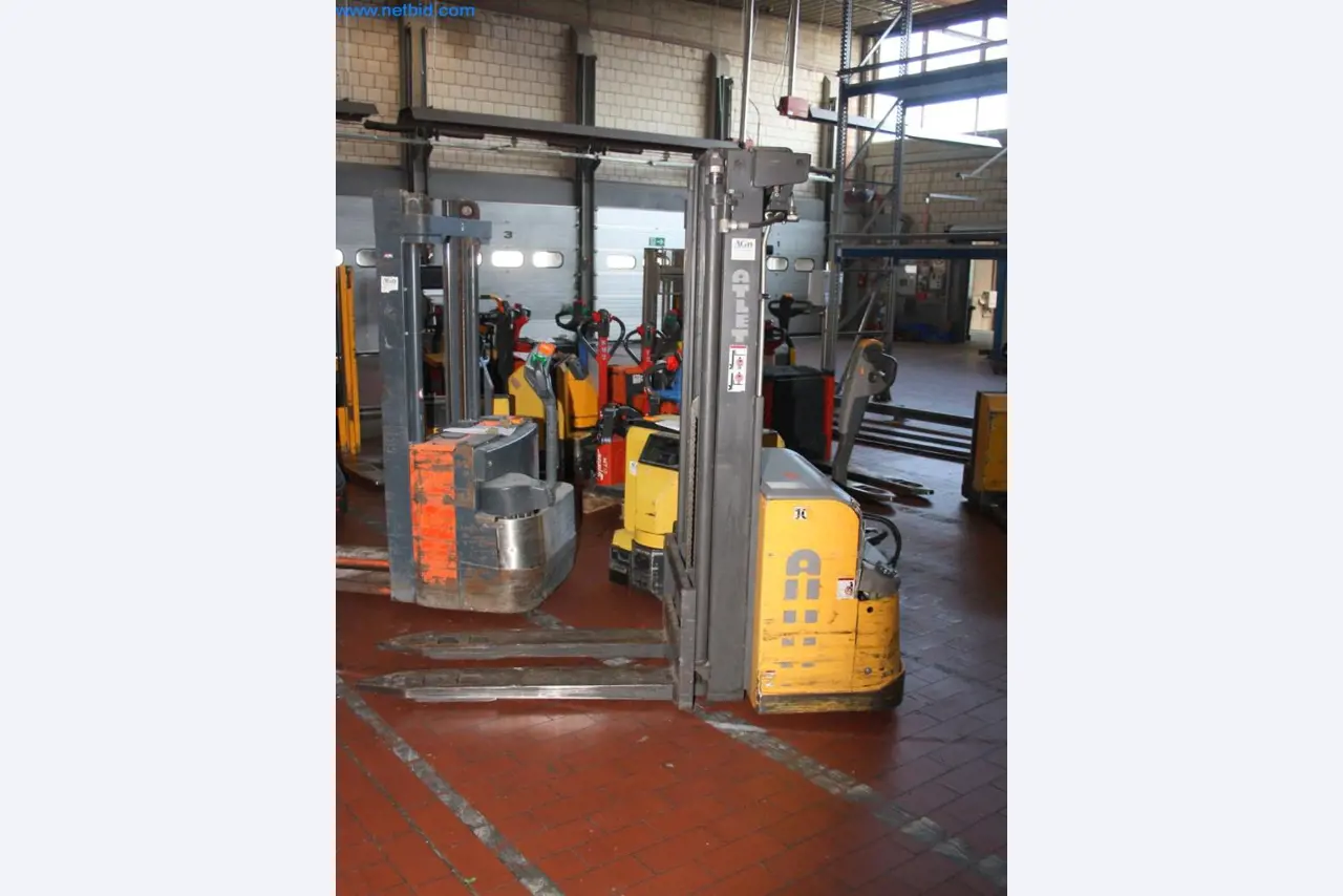 Devices for air conditioning, heating and cooling, workshop and storage facilities-3