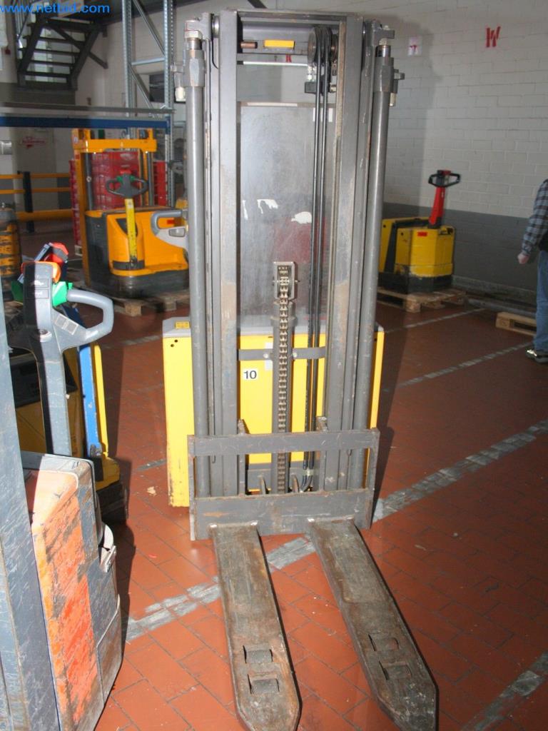 Devices for air conditioning, heating and cooling, workshop and storage facilities-5