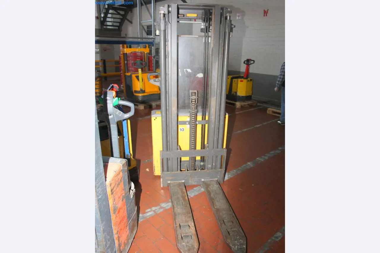 Devices for air conditioning, heating and cooling, workshop and storage facilities-5