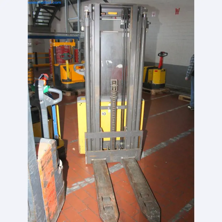 Devices for air conditioning, heating and cooling, workshop and storage facilities-5