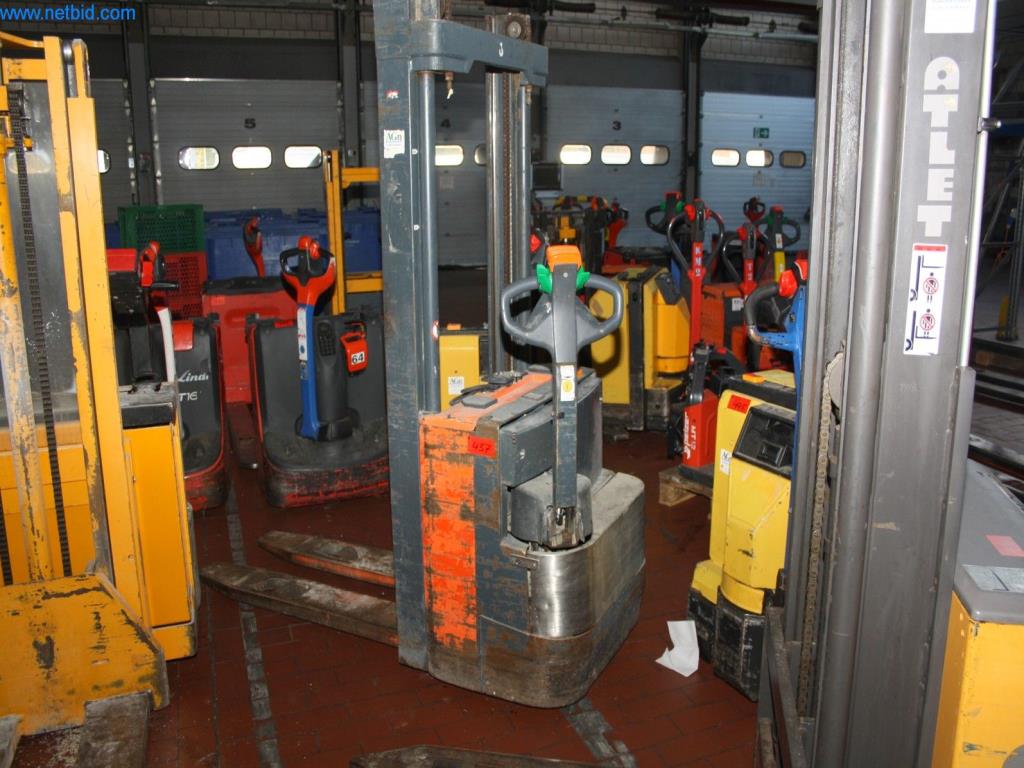 Devices for air conditioning, heating and cooling, workshop and storage facilities-1