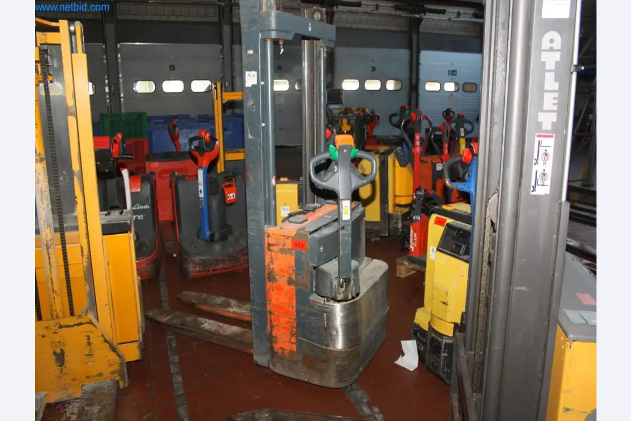 Devices for air conditioning, heating and cooling, workshop and storage facilities-1