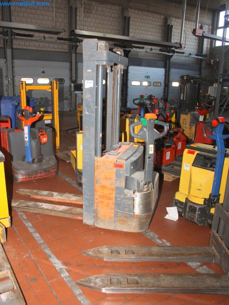 Devices for air conditioning, heating and cooling, workshop and storage facilities-2