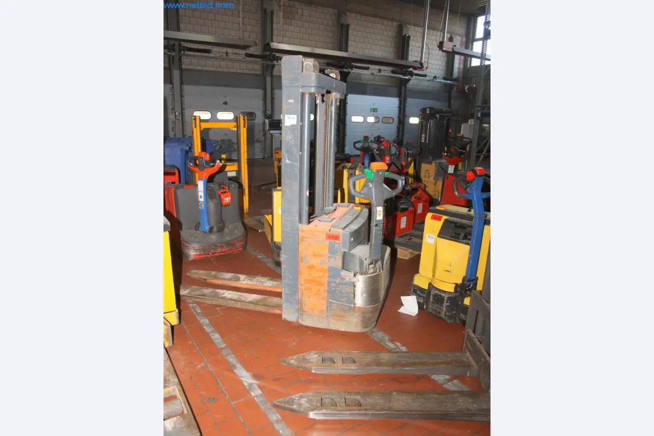 Devices for air conditioning, heating and cooling, workshop and storage facilities-2