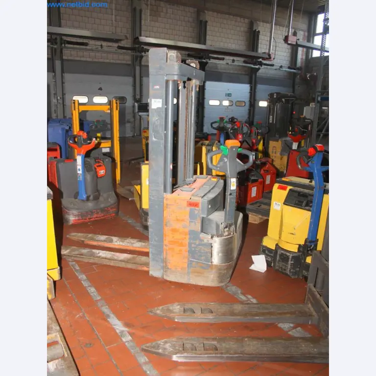 Devices for air conditioning, heating and cooling, workshop and storage facilities-2