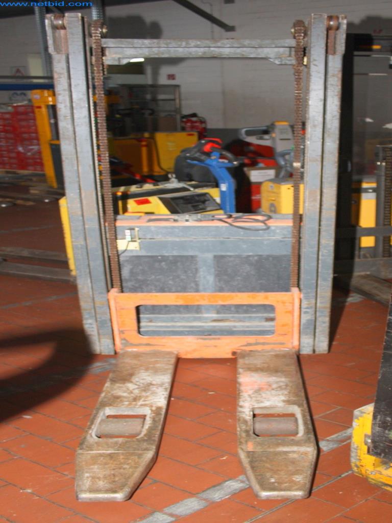 Devices for air conditioning, heating and cooling, workshop and storage facilities-3