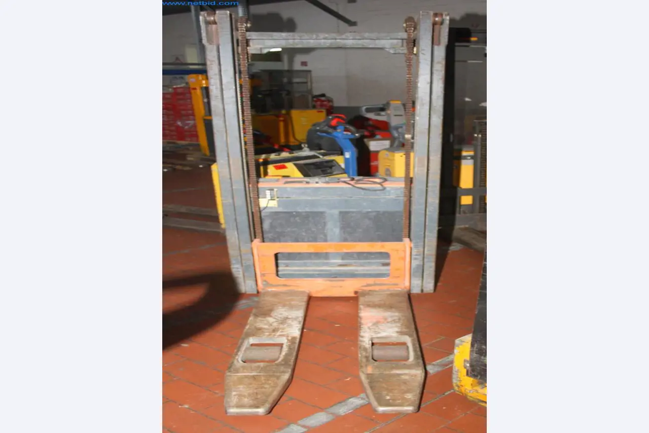 Devices for air conditioning, heating and cooling, workshop and storage facilities-3