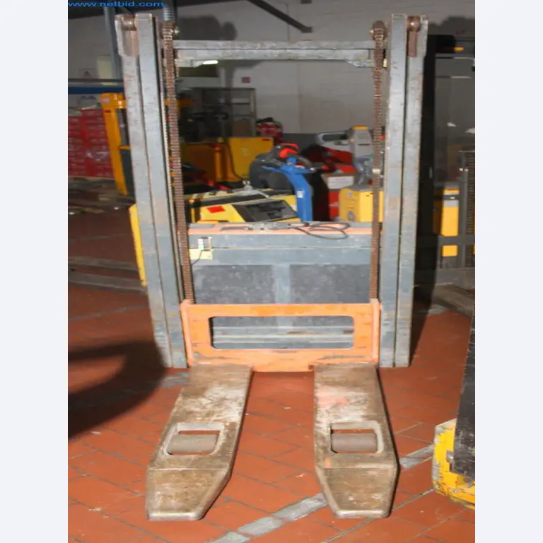 Devices for air conditioning, heating and cooling, workshop and storage facilities-3