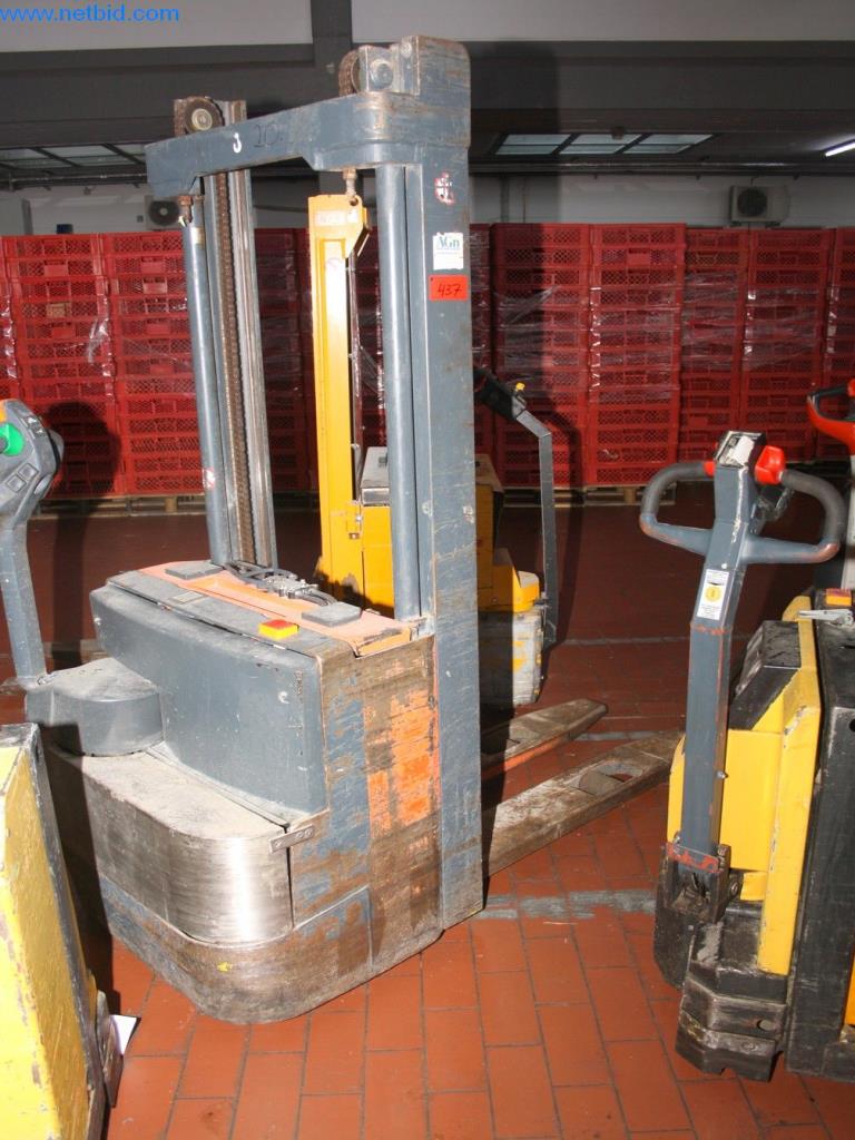 Devices for air conditioning, heating and cooling, workshop and storage facilities-4