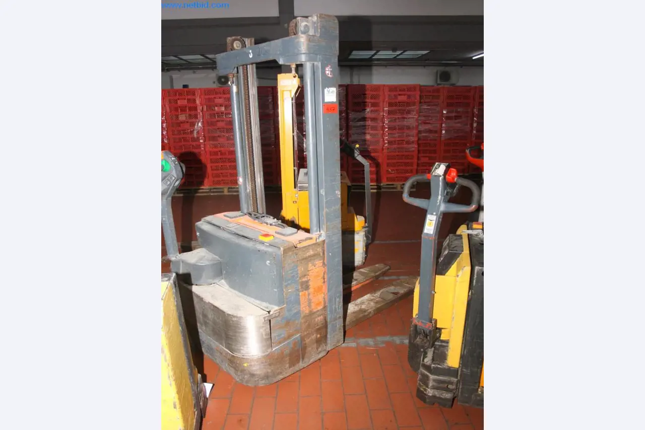 Devices for air conditioning, heating and cooling, workshop and storage facilities-4