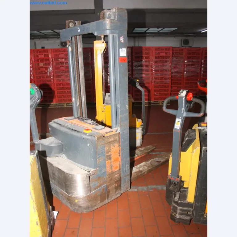 Devices for air conditioning, heating and cooling, workshop and storage facilities-4