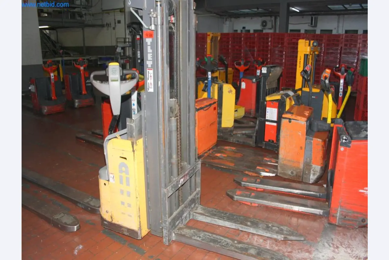 Devices for air conditioning, heating and cooling, workshop and storage facilities-1