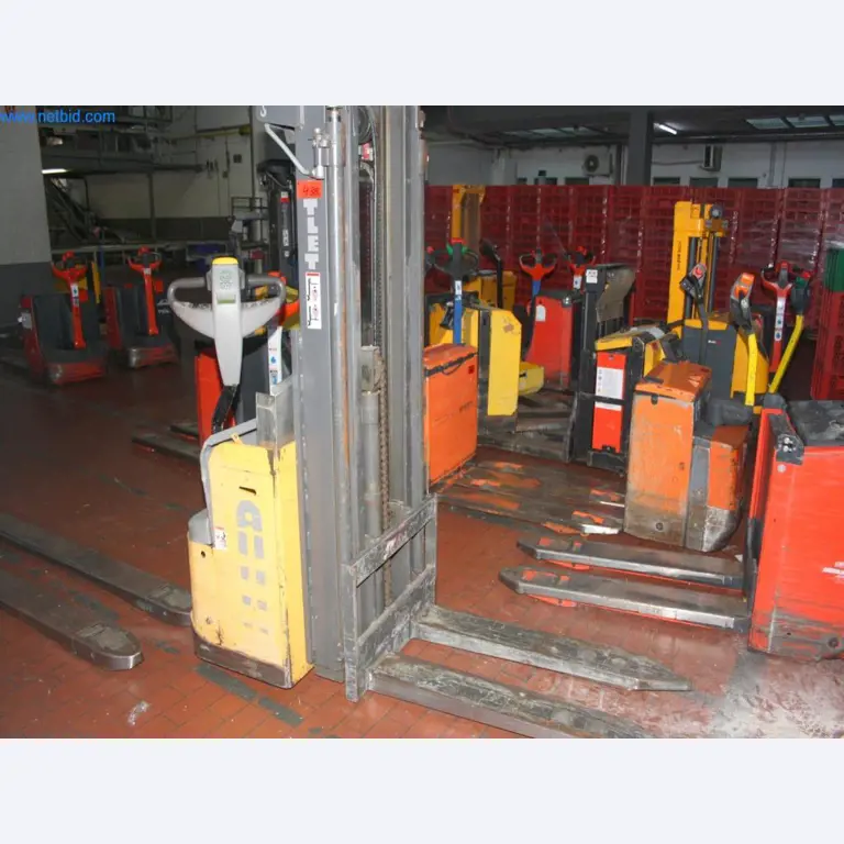 Devices for air conditioning, heating and cooling, workshop and storage facilities-1