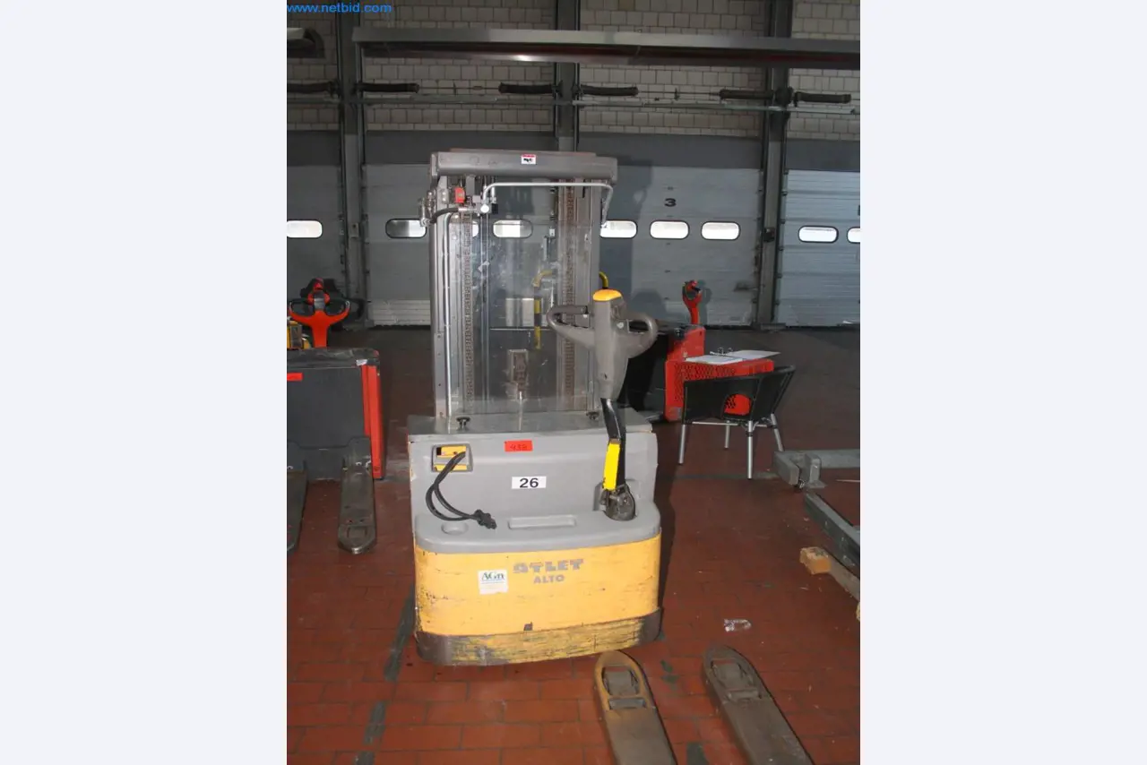 Devices for air conditioning, heating and cooling, workshop and storage facilities-4