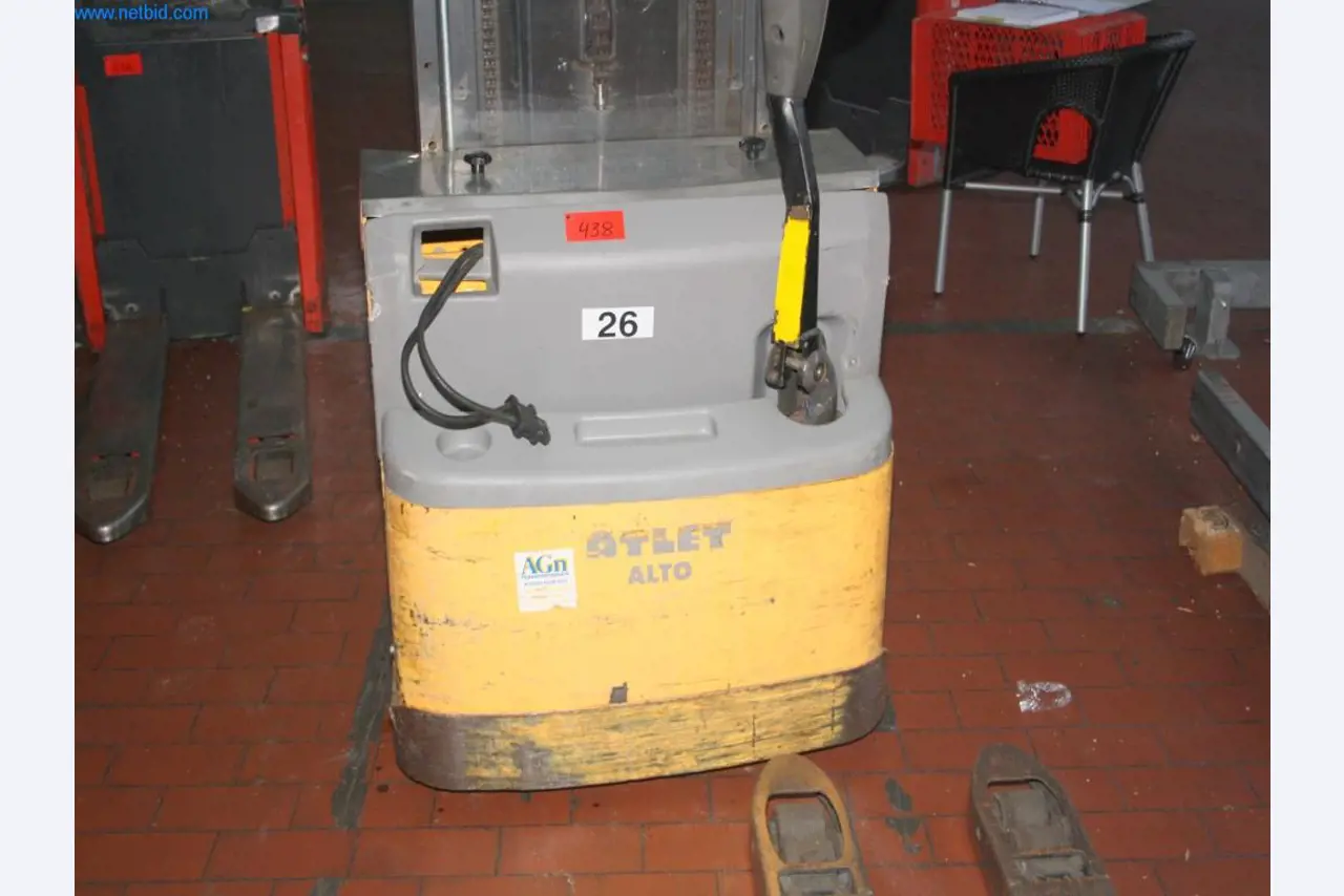 Devices for air conditioning, heating and cooling, workshop and storage facilities-5