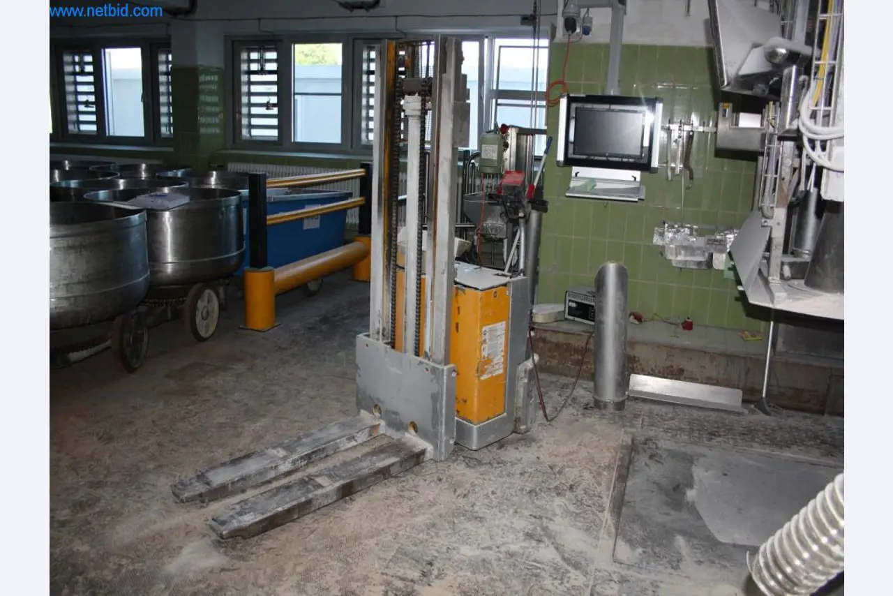 Devices for air conditioning, heating and cooling, workshop and storage facilities-1