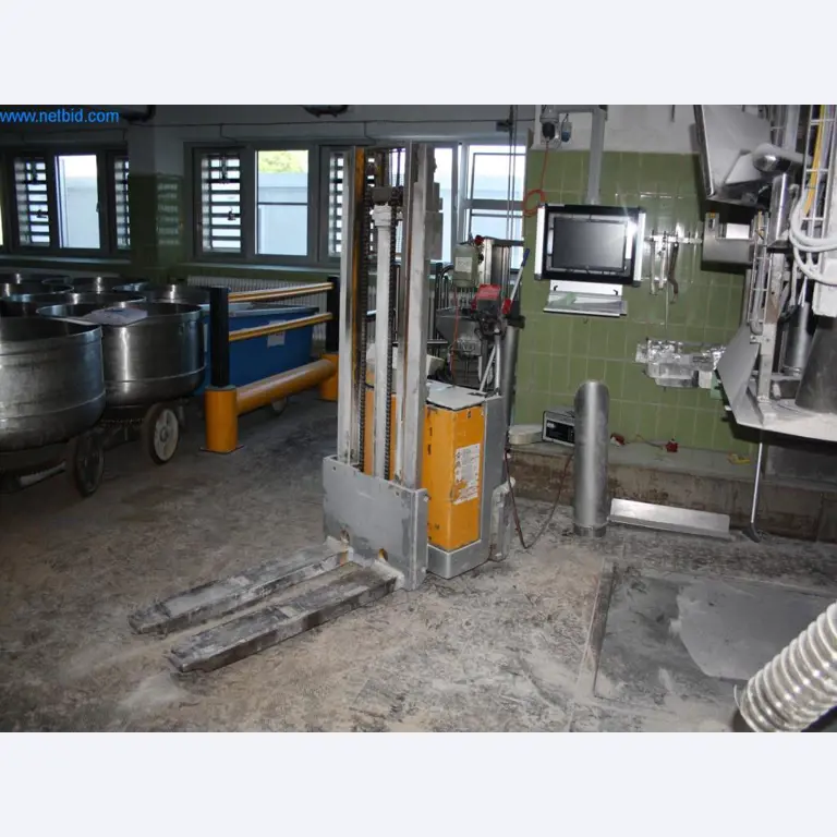 Devices for air conditioning, heating and cooling, workshop and storage facilities-1