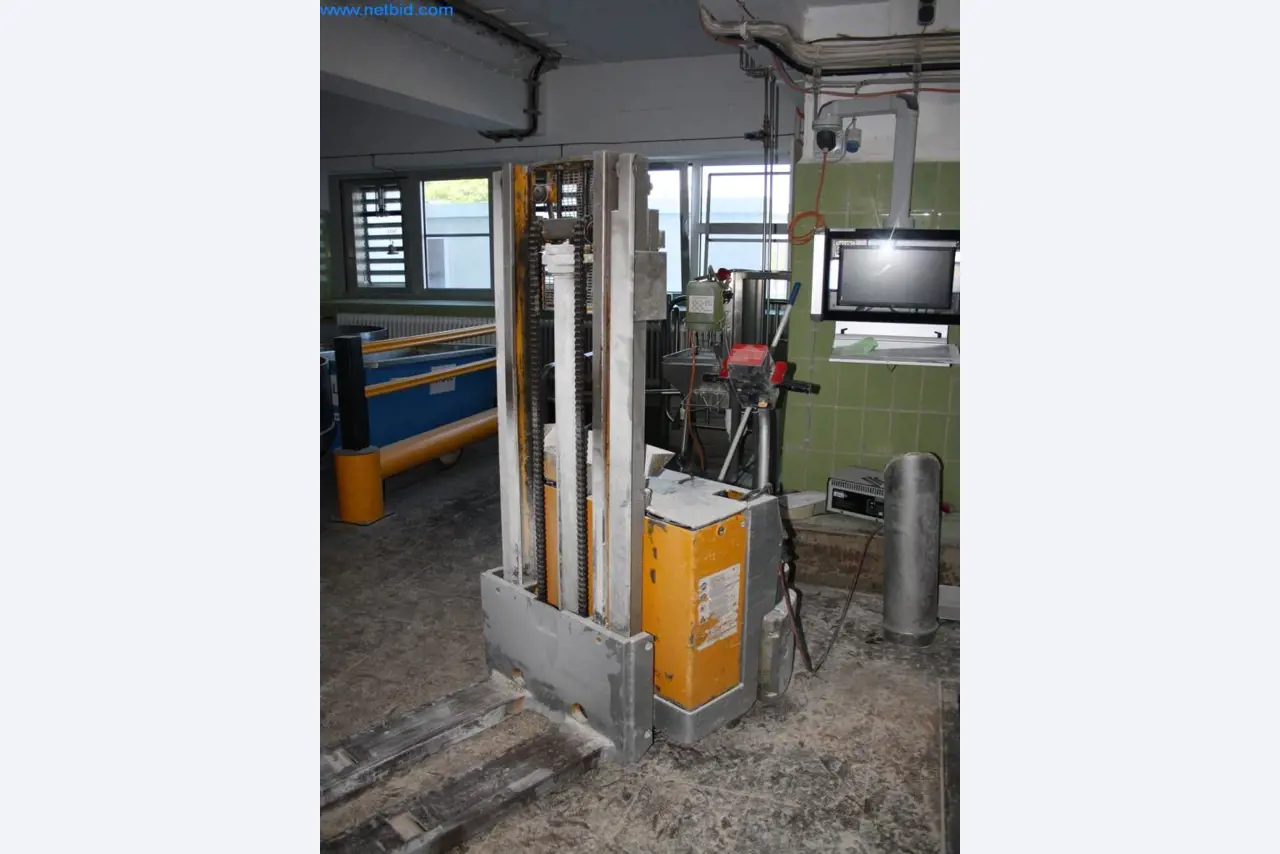 Devices for air conditioning, heating and cooling, workshop and storage facilities-3