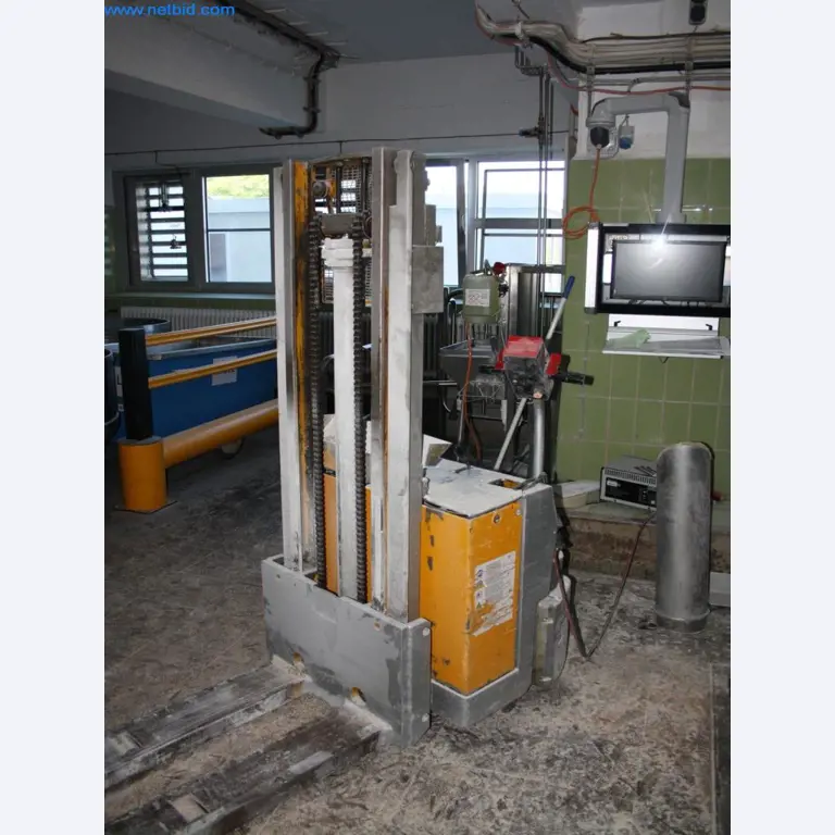 Devices for air conditioning, heating and cooling, workshop and storage facilities-3