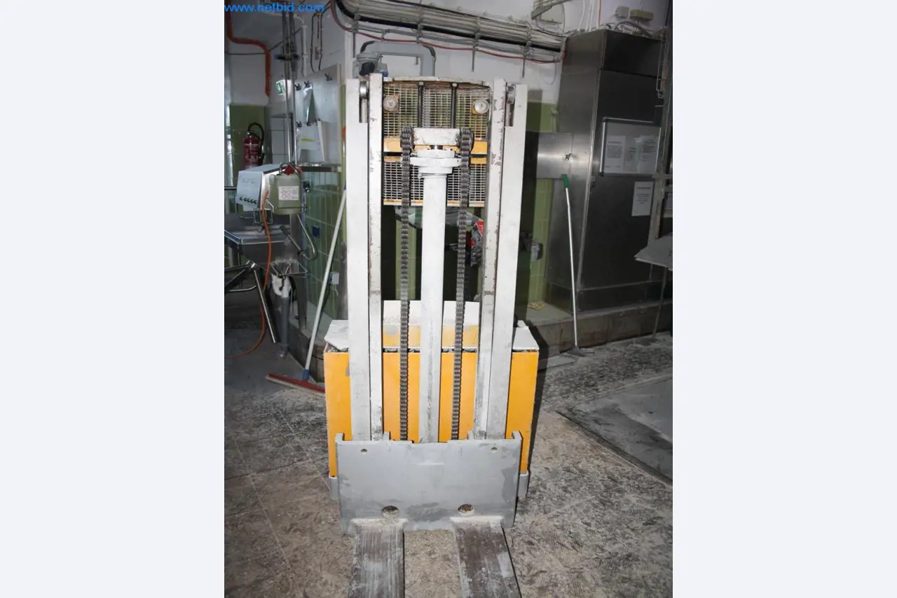 Devices for air conditioning, heating and cooling, workshop and storage facilities-4