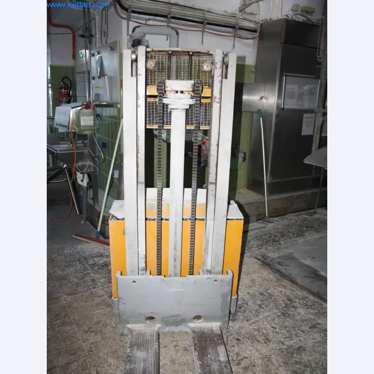 Devices for air conditioning, heating and cooling, workshop and storage facilities-4