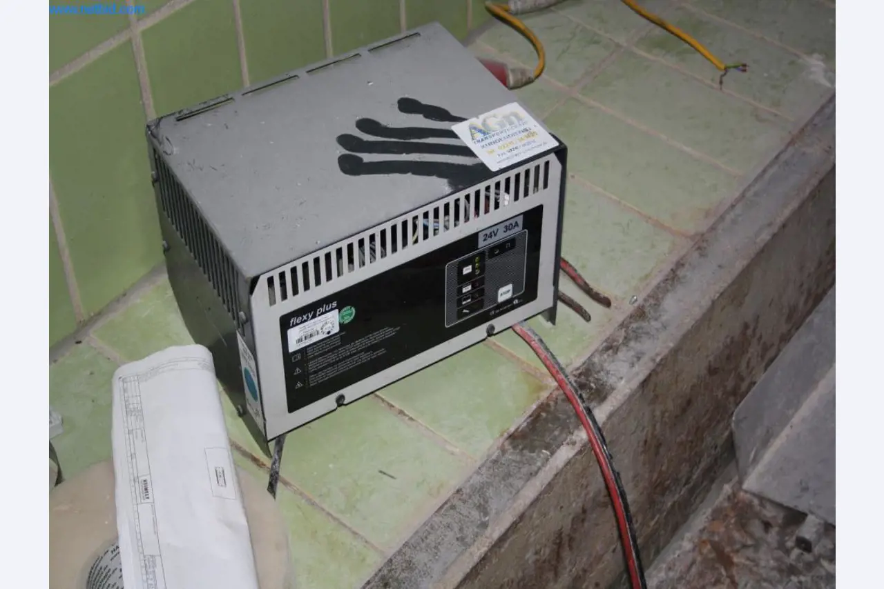 Devices for air conditioning, heating and cooling, workshop and storage facilities-8