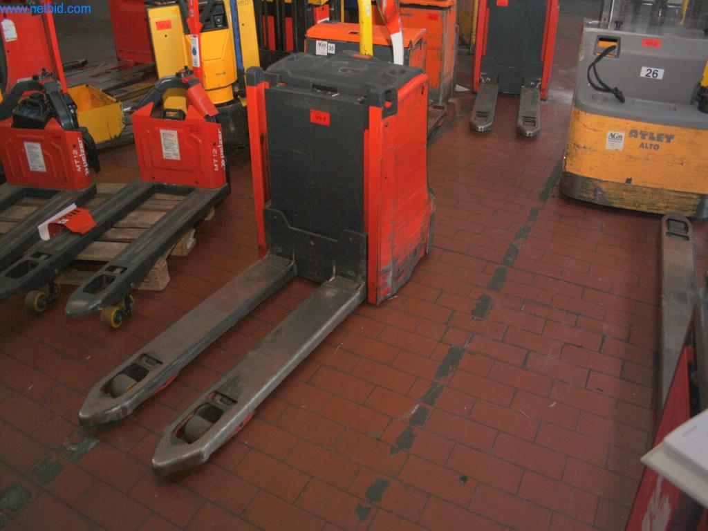 Devices for air conditioning, heating and cooling, workshop and storage facilities-1