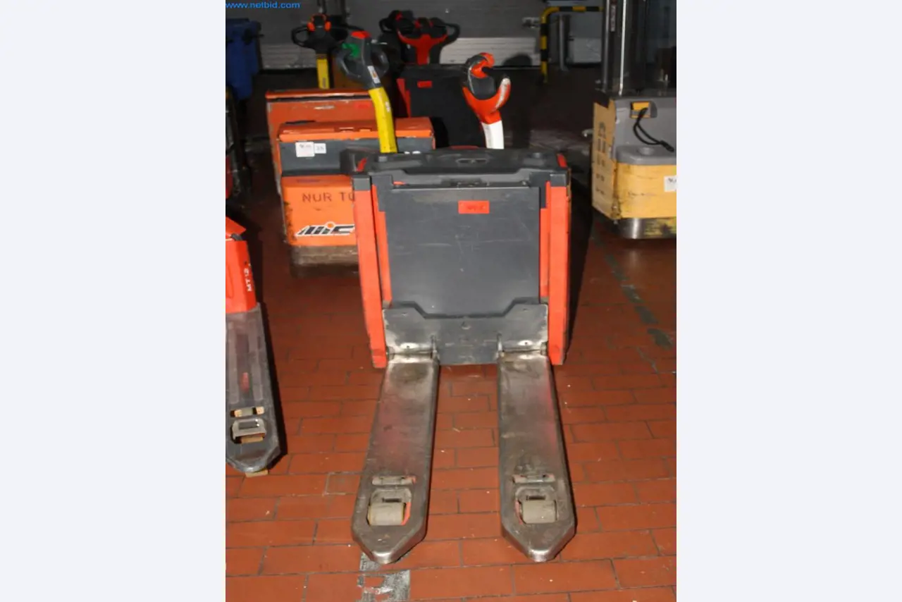 Devices for air conditioning, heating and cooling, workshop and storage facilities-2