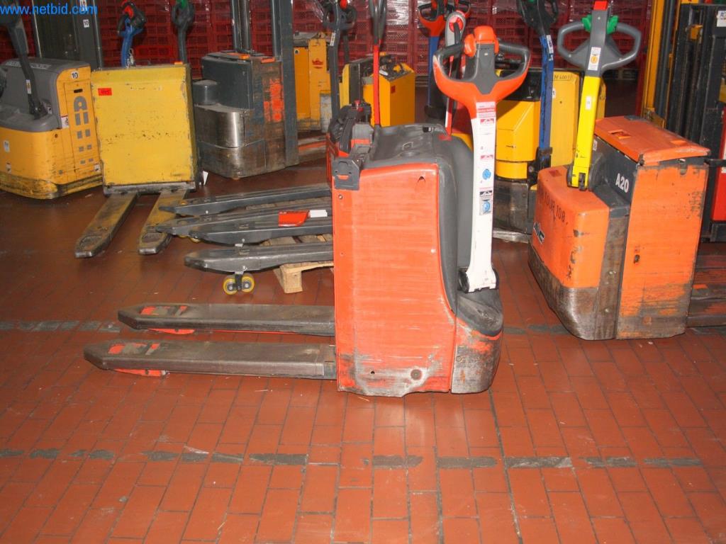 Devices for air conditioning, heating and cooling, workshop and storage facilities-3