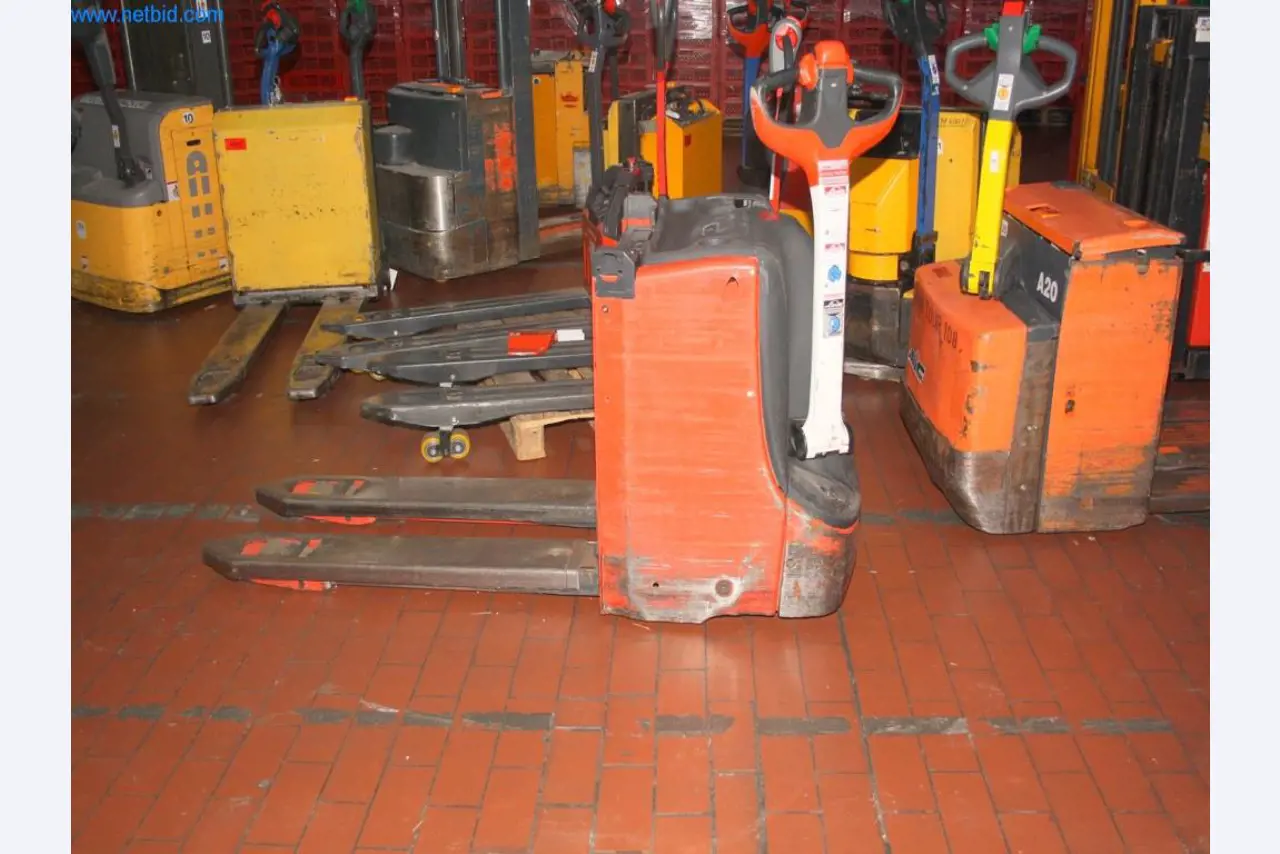 Devices for air conditioning, heating and cooling, workshop and storage facilities-3