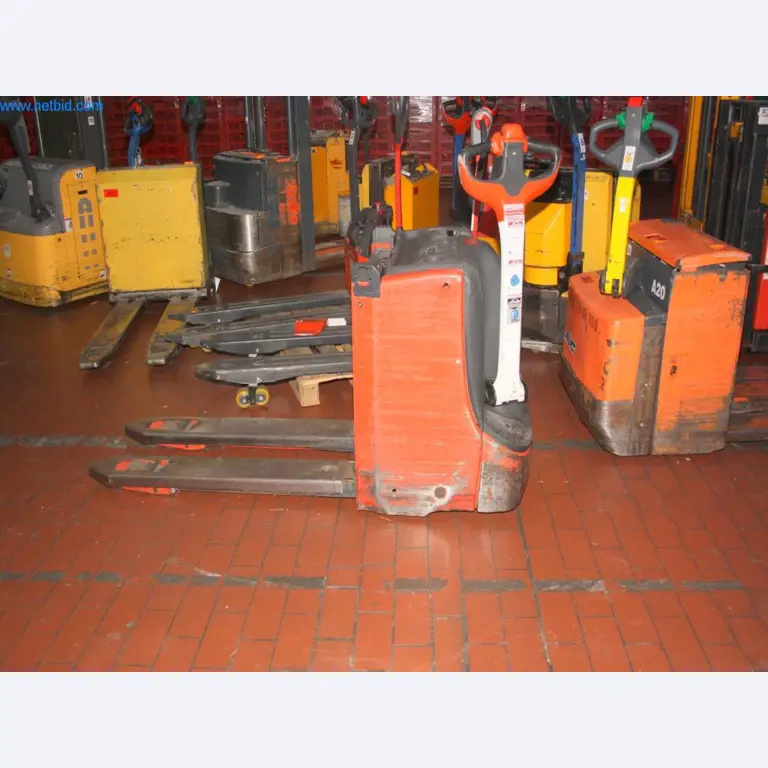 Devices for air conditioning, heating and cooling, workshop and storage facilities-3