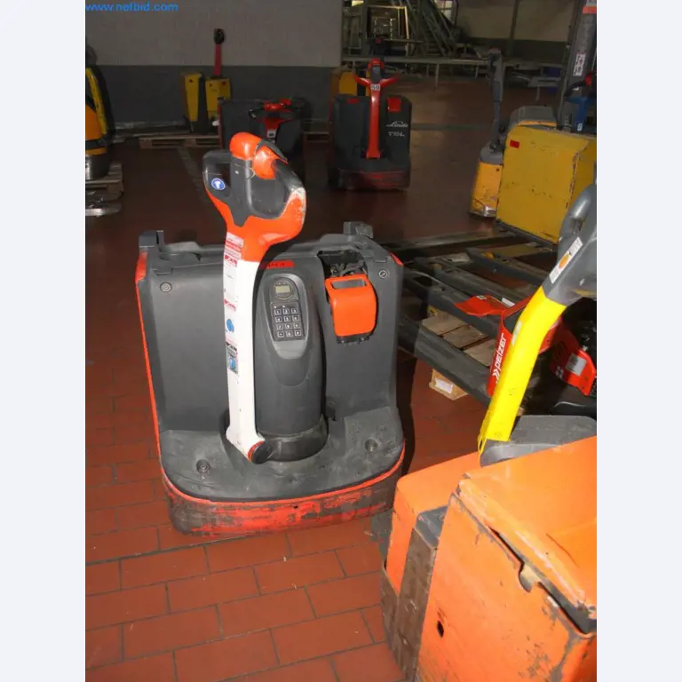 Devices for air conditioning, heating and cooling, workshop and storage facilities-4