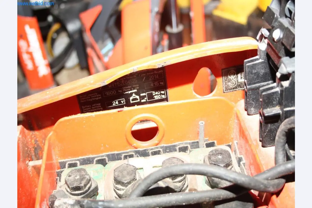 Devices for air conditioning, heating and cooling, workshop and storage facilities-5