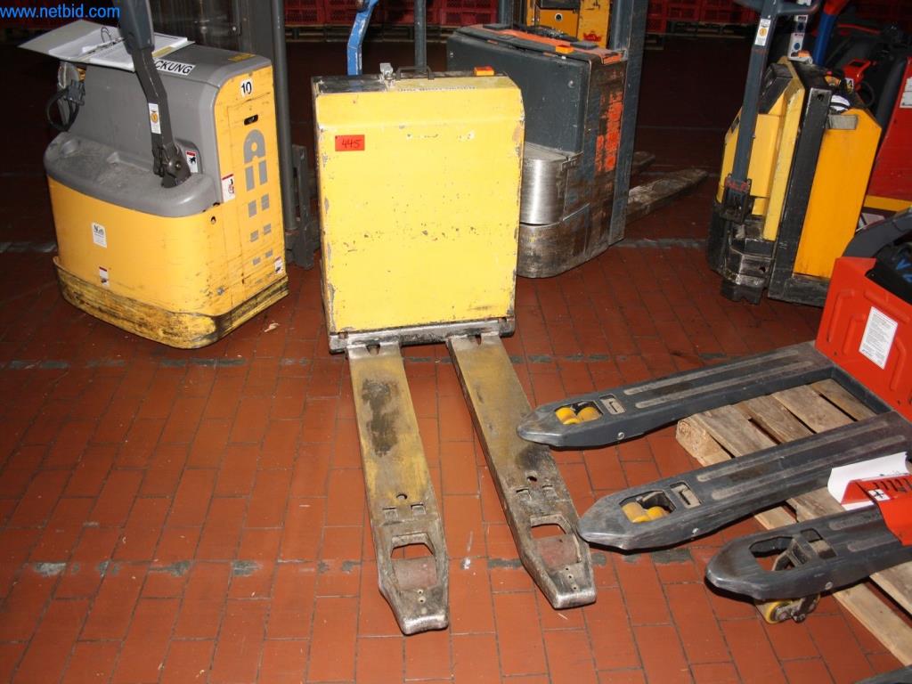 Devices for air conditioning, heating and cooling, workshop and storage facilities-1