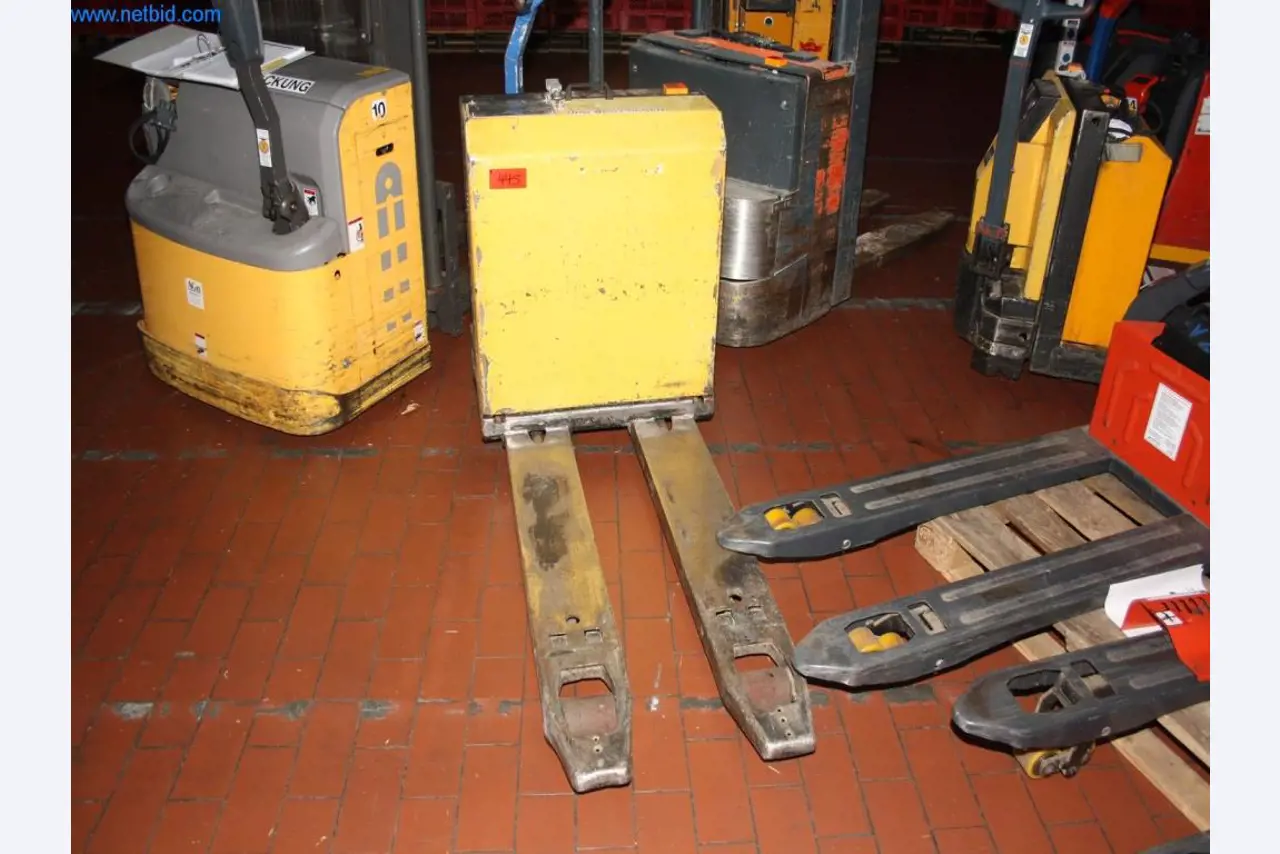 Devices for air conditioning, heating and cooling, workshop and storage facilities-1