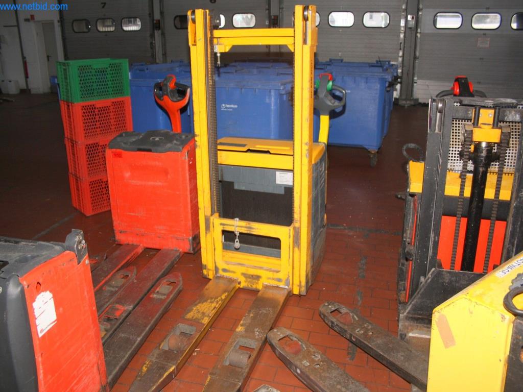 Devices for air conditioning, heating and cooling, workshop and storage facilities-1