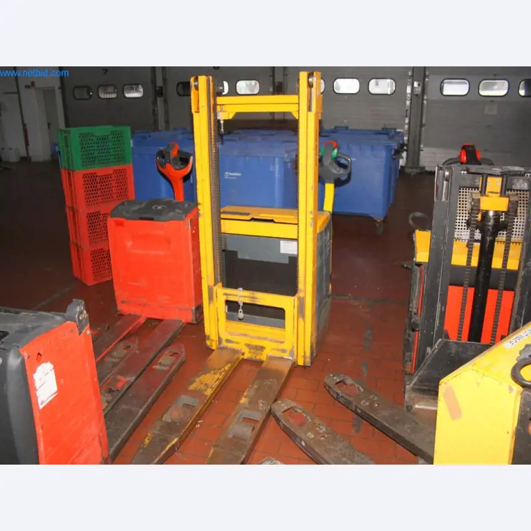 Devices for air conditioning, heating and cooling, workshop and storage facilities-1